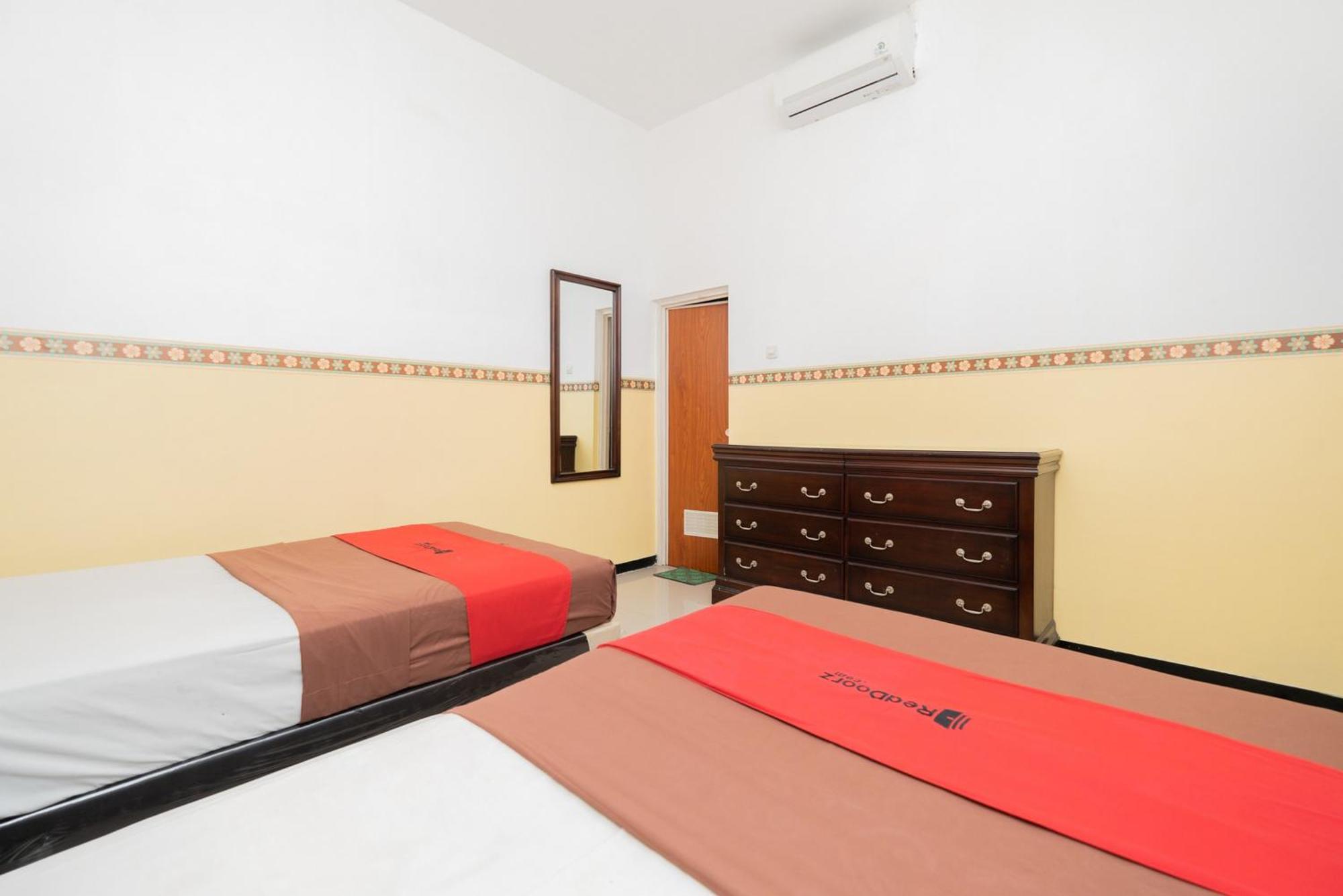 Reddoorz Near Taman Krida Budaya Malang Exterior photo