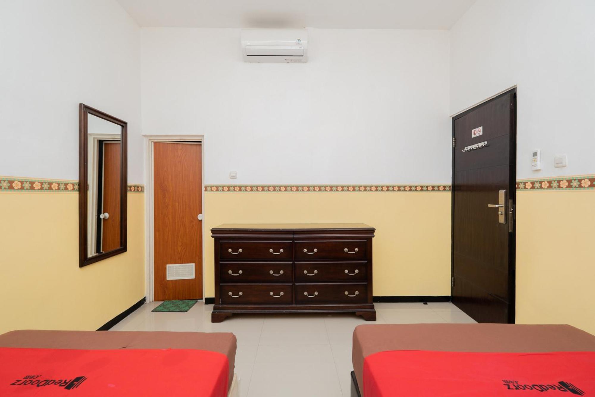 Reddoorz Near Taman Krida Budaya Malang Exterior photo